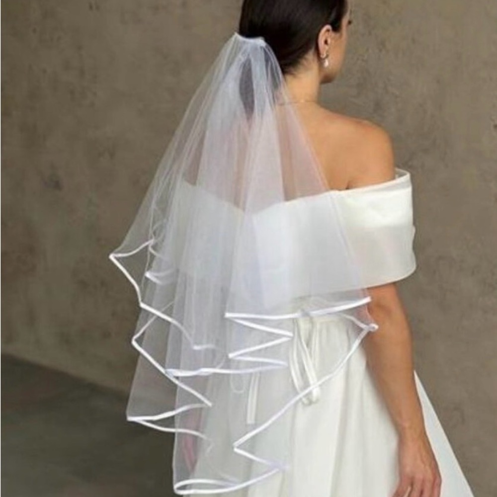 Elegant White Bridal Veil